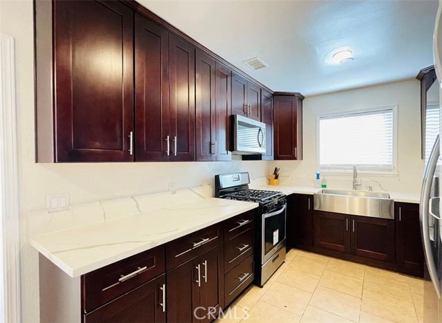 8438 Wystone Avenue, Northridge CA: https://media.crmls.org/medias/a1e75b36-02bc-4195-a5ed-2daccc90391f.jpg