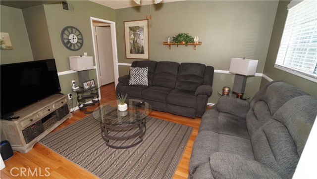 Detail Gallery Image 4 of 39 For 16519 Minnehaha, Granada Hills,  CA 91344 - 3 Beds | 2 Baths