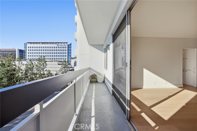 Detail Gallery Image 17 of 37 For 321 S San Vicente Bld #604,  Los Angeles,  CA 90048 - 2 Beds | 2 Baths