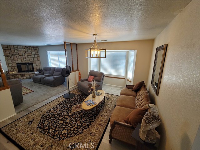 21291 Ramona Avenue, Apple Valley CA: https://media.crmls.org/medias/a1e8b7e7-a1d5-4052-9735-04a5973018d7.jpg