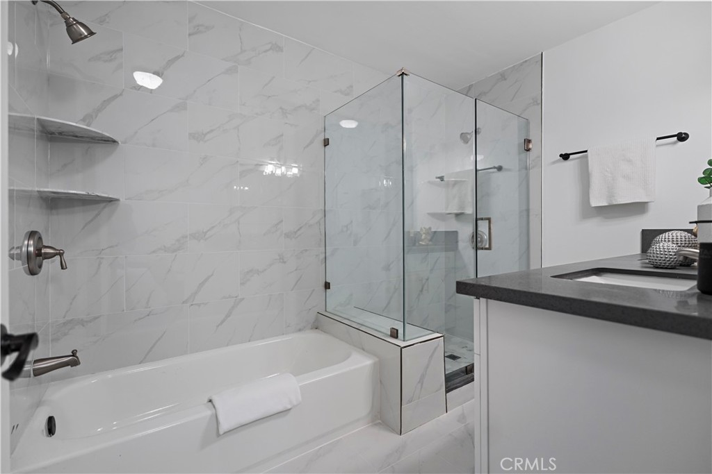 https://media.crmls.org/medias/a1e8e4ec-dc3b-4ff8-a0e8-a416349cdb32.jpg?preset=X-Large