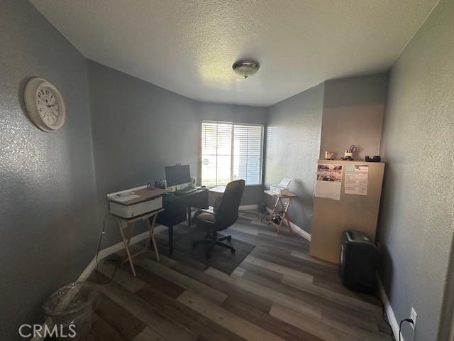 Detail Gallery Image 15 of 21 For 1343 W La Gloria, Rialto,  CA 92377 - 4 Beds | 2 Baths