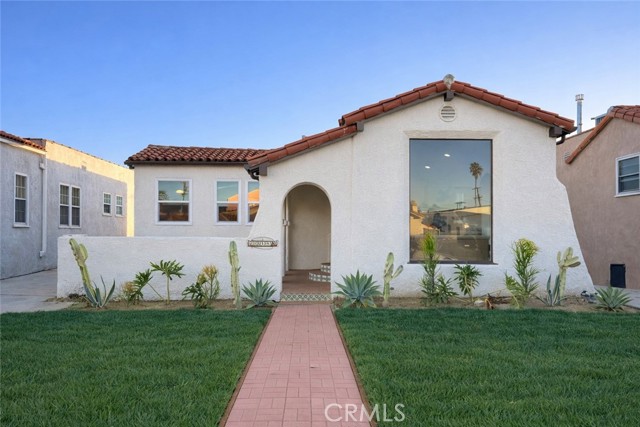 Detail Gallery Image 3 of 49 For 2014 W 84th St, Los Angeles,  CA 90047 - 3 Beds | 2 Baths