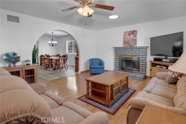 9945 Date Street, Fontana CA: https://media.crmls.org/medias/a1ea3b2d-531c-471c-b9cd-9d6ad3bf1fdc.jpg