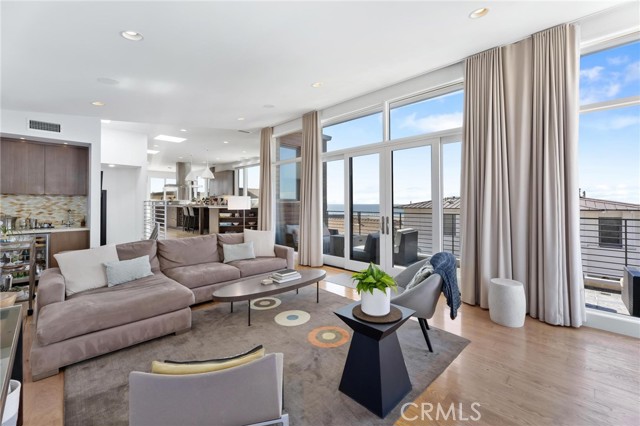Detail Gallery Image 10 of 67 For 308 17th St, Manhattan Beach,  CA 90266 - 4 Beds | 3/1 Baths