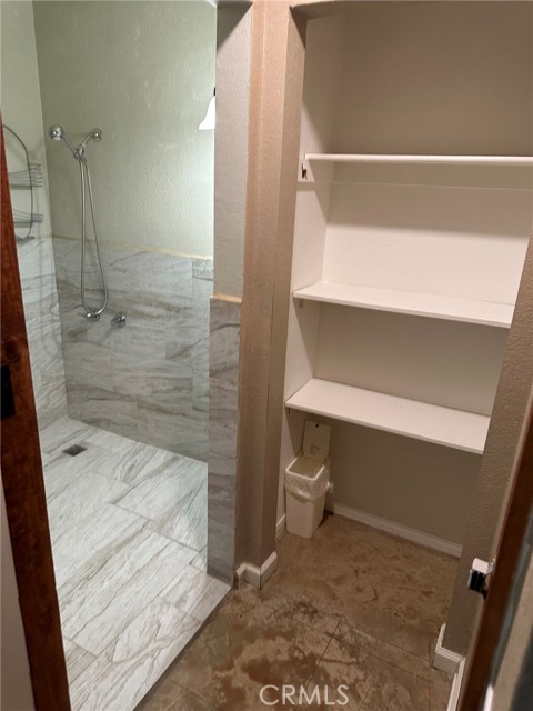 Detail Gallery Image 9 of 19 For 1715 Lake Way, Lancaster,  CA 93534 - 5 Beds | 2/1 Baths