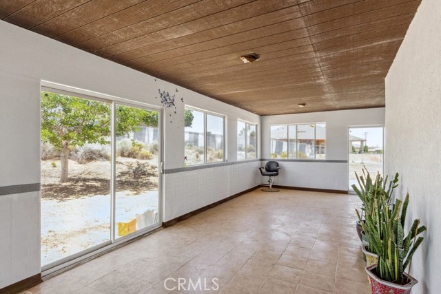 8636 Riggins Road, Phelan CA: https://media.crmls.org/medias/a1eb7fbe-9821-482a-99ad-034edd09ef67.jpg