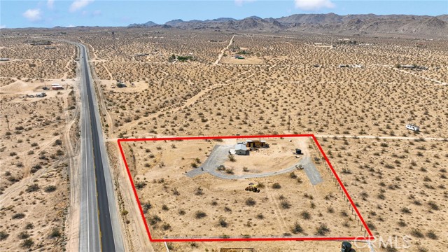 5924 Old Woman Springs Road, Johnson Valley CA: https://media.crmls.org/medias/a1eb8aae-1781-44e6-b794-3da431c50c3c.jpg