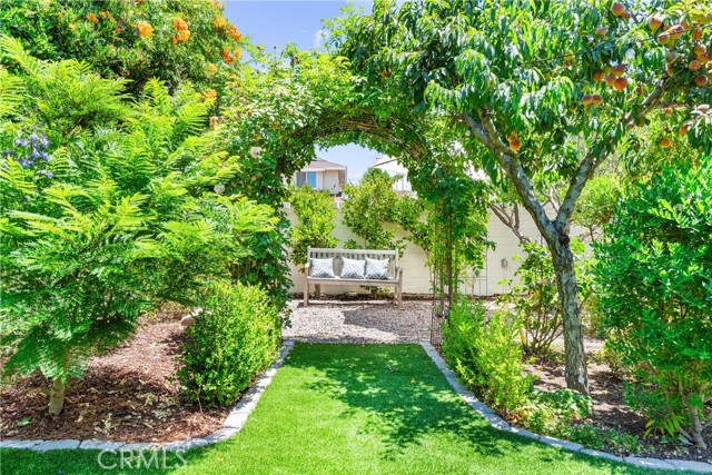 27231 Eastridge Drive, Lake Forest CA: https://media.crmls.org/medias/a1ec24a5-34f9-4f51-9a2f-f170ad3c6b71.jpg