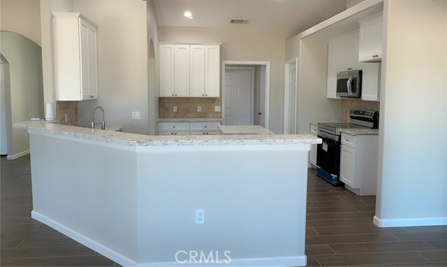 Detail Gallery Image 12 of 34 For 17995 Seaforth St, Hesperia,  CA 92345 - 4 Beds | 2/1 Baths