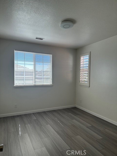 Detail Gallery Image 19 of 22 For 12336 Osprey, Victorville,  CA 92392 - 5 Beds | 3/1 Baths