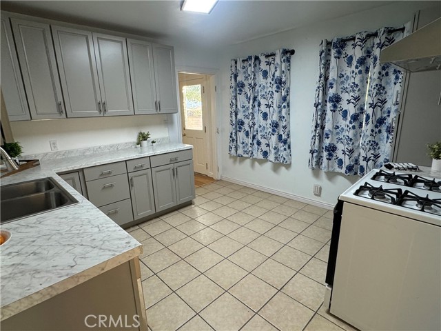 Detail Gallery Image 13 of 31 For 2236 N Manning, Burbank,  CA 91505 - 4 Beds | 2 Baths