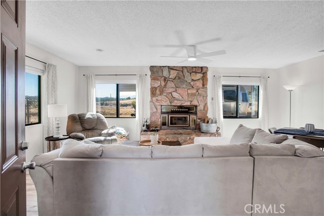 Detail Gallery Image 9 of 75 For 57920 Buena Vista Dr, Yucca Valley,  CA 92284 - 3 Beds | 2 Baths