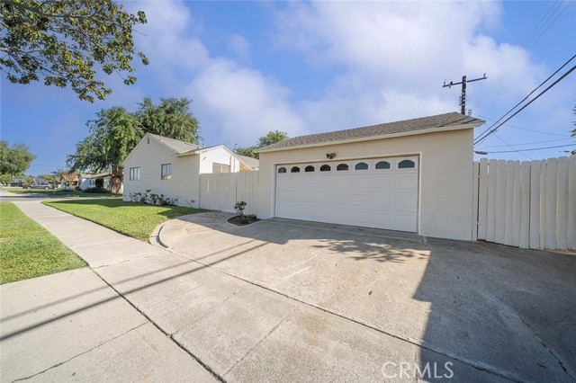 Detail Gallery Image 4 of 33 For 401 S Basque, Fullerton,  CA 92833 - 4 Beds | 2 Baths