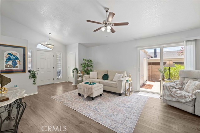 27823 Sunrise Ln, Canyon Country CA: https://media.crmls.org/medias/a1f0ba9a-cef0-432c-9e94-3ddf067131e4.jpg
