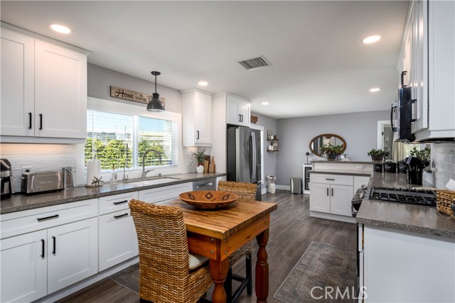 Detail Gallery Image 10 of 31 For 26171 Kentia Palm, Homeland,  CA 92548 - 3 Beds | 2 Baths