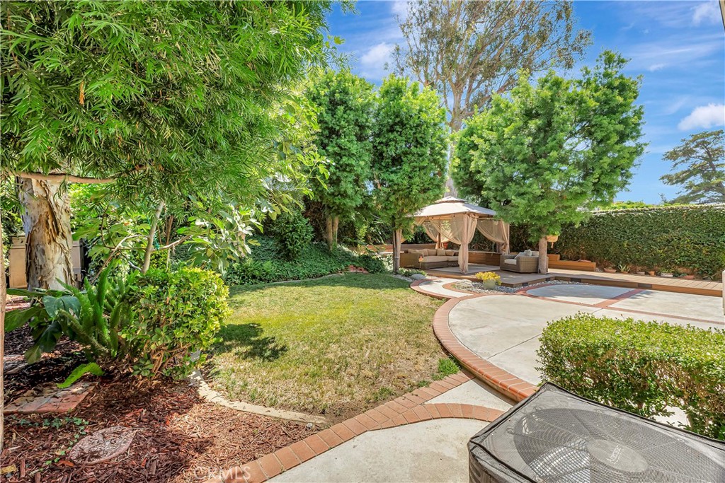 MLS #OC25183386 img 2