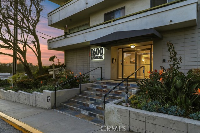 1600 Ardmore Avenue, Hermosa Beach, California 90254, 2 Bedrooms Bedrooms, ,2 BathroomsBathrooms,Residential,Sold,Ardmore,SB24055424