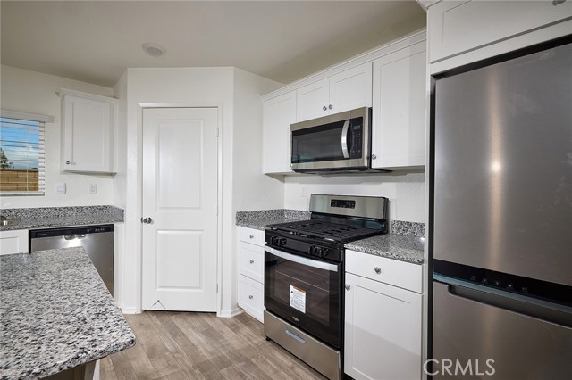 Detail Gallery Image 8 of 18 For 28389 Barracuda Ct, Winchester,  CA 92596 - 3 Beds | 2/1 Baths