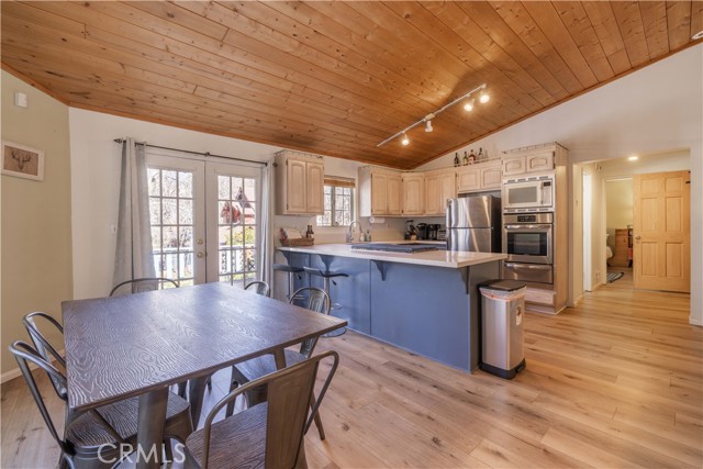 Detail Gallery Image 5 of 33 For 863 Ford Ln, Big Bear Lake,  CA 92315 - 4 Beds | 3/1 Baths