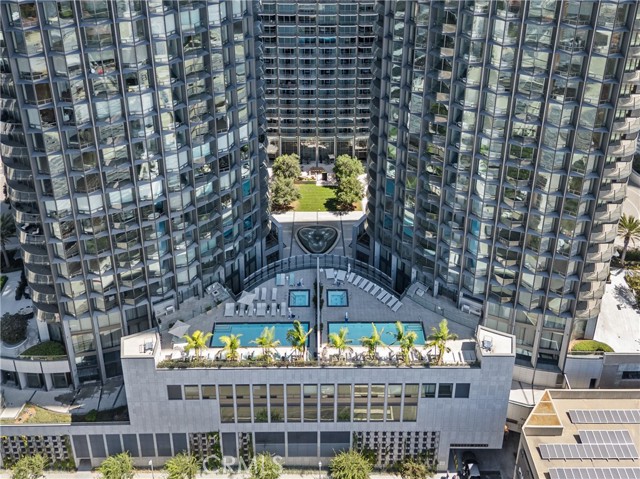 211 W Elm Court, Los Angeles CA: https://media.crmls.org/medias/a1f448fa-af66-485e-8722-a7e3c749fcba.jpg