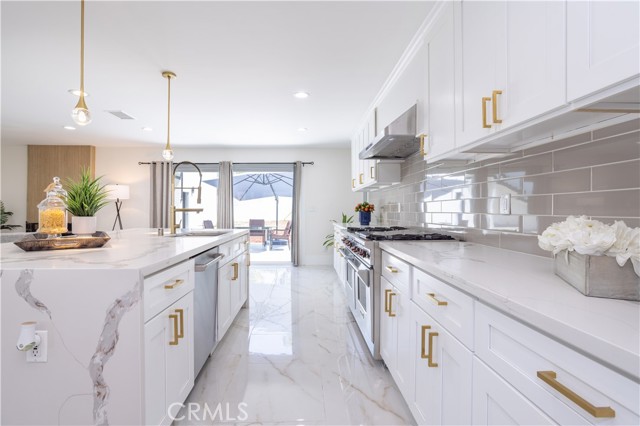 Detail Gallery Image 14 of 53 For 20133 Superior St, Chatsworth,  CA 91311 - 4 Beds | 3 Baths