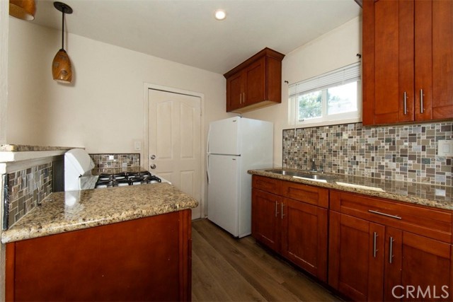 Detail Gallery Image 7 of 15 For 10428 Doty Ave, Hawthorne,  CA 90250 - 2 Beds | 1 Baths