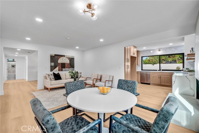 Detail Gallery Image 12 of 33 For 15335 Seine, Irvine,  CA 92604 - 6 Beds | 4 Baths