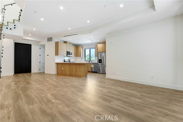 4036 Rosemont Avenue, Montrose CA: https://media.crmls.org/medias/a1f541e5-2653-4014-840d-fb427255c184.jpg
