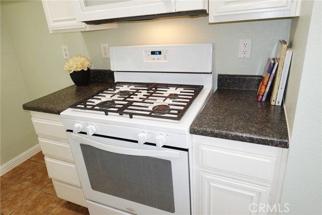 Detail Gallery Image 12 of 39 For 2033 Calle La Sombra #2,  Simi Valley,  CA 93063 - 2 Beds | 1 Baths