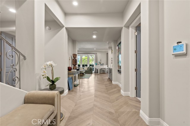 Detail Gallery Image 2 of 38 For 11500 San Vicente Bld #202,  Los Angeles,  CA 90049 - 3 Beds | 3/1 Baths