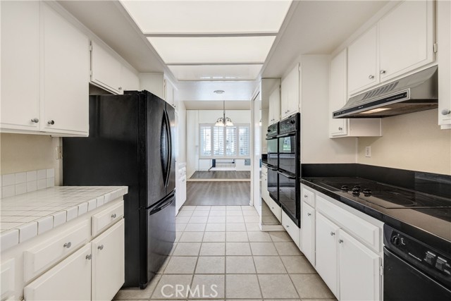 Spacious kitchen counter tops and cupboards