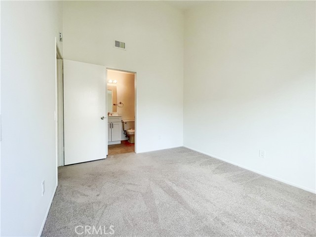 17081 Green Lane, Huntington Beach CA: https://media.crmls.org/medias/a1f6f0fe-ff82-4cc0-8ae1-fd9dbf66cd34.jpg