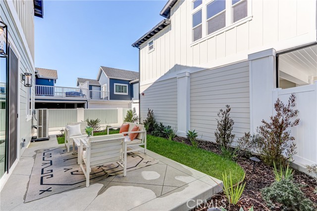 Completely detached with no common interior walls (just fence) Completely detached with no common interior walls (just fence)