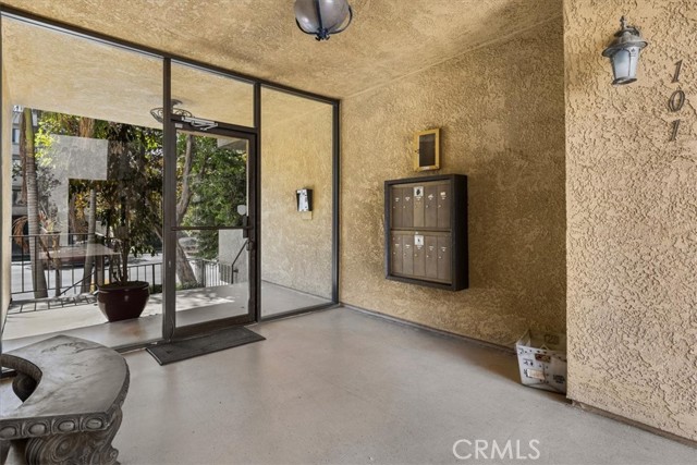 Detail Gallery Image 16 of 19 For 14247 Riverside Dr #104,  Sherman Oaks,  CA 91423 - 2 Beds | 2 Baths