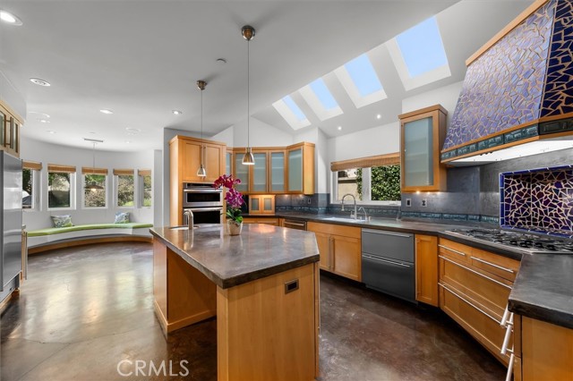 6945 E Hidden Oaks Lane, Orange CA: https://media.crmls.org/medias/a1f879e0-da6c-47e4-89e3-2988a0934096.jpg