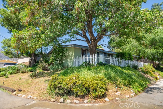 13742 Sproule Avenue photo 1