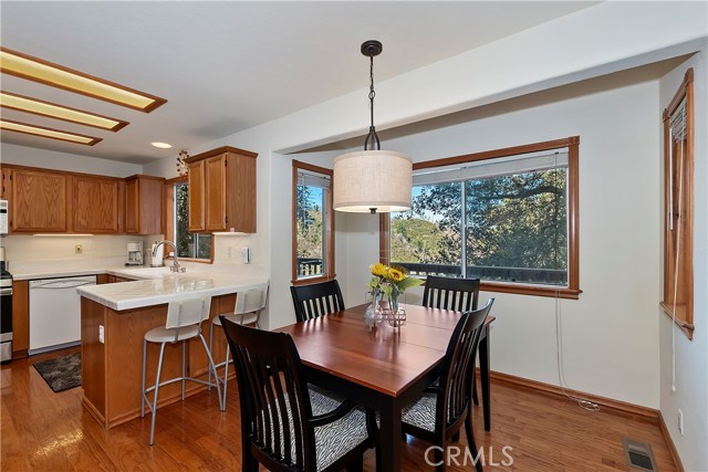 Detail Gallery Image 7 of 48 For 1162 Brentwood Dr, Lake Arrowhead,  CA 92352 - 3 Beds | 2/1 Baths