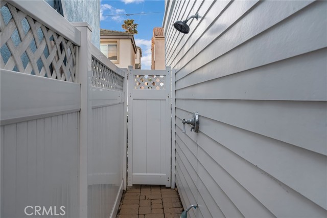 Detail Gallery Image 6 of 38 For 309 21st, Huntington Beach,  CA 92648 - 4 Beds | 3/1 Baths