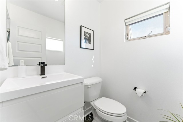 Detail Gallery Image 15 of 35 For 70 Ebb Tide, Newport Beach,  CA 92663 - 3 Beds | 3/1 Baths