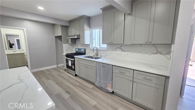 Detail Gallery Image 3 of 9 For 1186 W 9th, Pomona,  CA 91766 - 3 Beds | 1 Baths