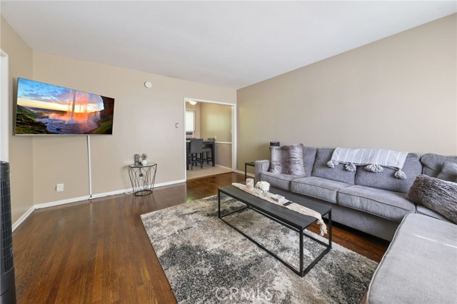 251 E Center Street, Covina CA: https://media.crmls.org/medias/a1fbe20c-422d-44c5-99a3-eb08abca2efb.jpg