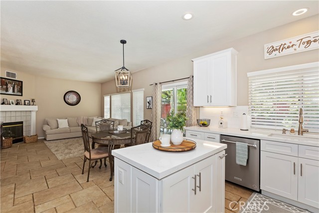 Detail Gallery Image 18 of 39 For 2904 Coral St, Corona,  CA 92882 - 4 Beds | 2/1 Baths