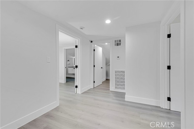 Detail Gallery Image 33 of 46 For 1626 Winona Bld, Los Angeles,  CA 90027 - 5 Beds | 5 Baths