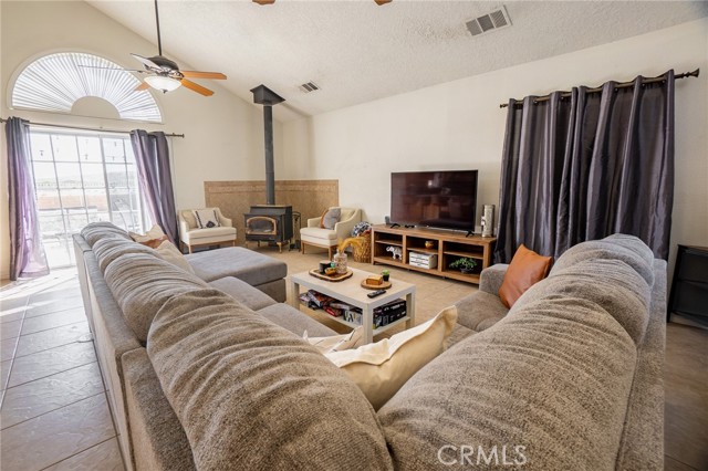 Detail Gallery Image 17 of 42 For 27857 Hummingbird, Helendale,  CA 92342 - 3 Beds | 2/1 Baths