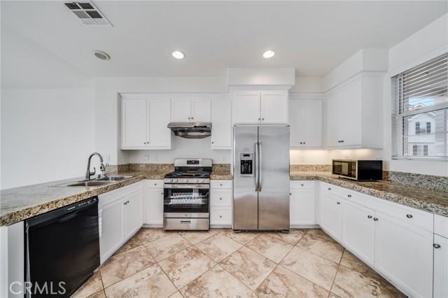 Detail Gallery Image 8 of 32 For 814 Silk Tree, Irvine,  CA 92606 - 3 Beds | 3/1 Baths