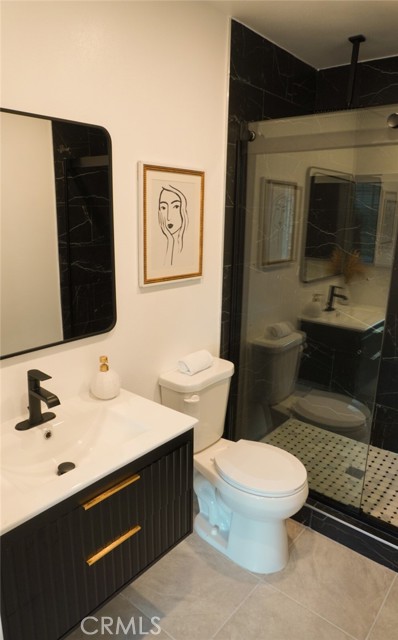 23242 Burbank Boulevard, Woodland Hills CA: https://media.crmls.org/medias/a2006659-3046-4ff2-8046-203646aa5570.jpg