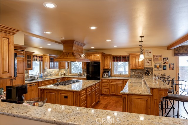Detail Gallery Image 10 of 50 For 42028 Sky View, Big Bear Lake,  CA 92315 - 7 Beds | 5/1 Baths