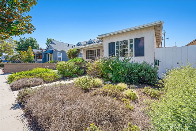 Detail Gallery Image 8 of 43 For 3967 Berryman Ave, Los Angeles,  CA 90066 - 2 Beds | 1 Baths