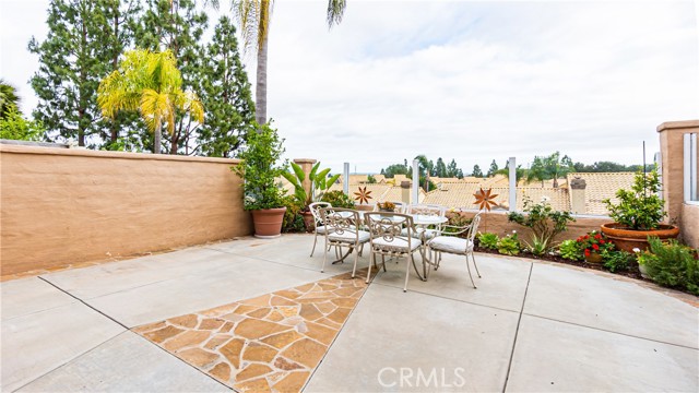 15 Via Athena, Aliso Viejo CA: https://media.crmls.org/medias/a2017e68-154d-4ce7-aa78-9fe5456dda9a.jpg